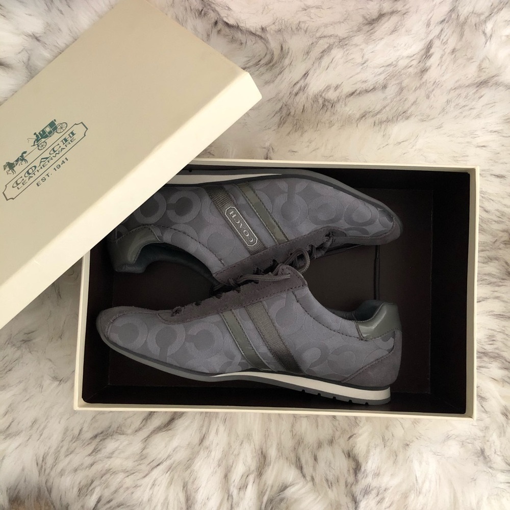 Like New! Coach Casual Sneaker in great condition!